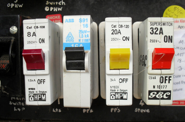 Circuit Breaker VS. Fuse: A Detailed Information About Circuit Breaker And Fuse